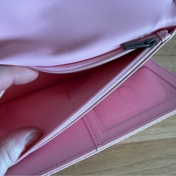 Pink‎ Wallet - Picture 5 of 6